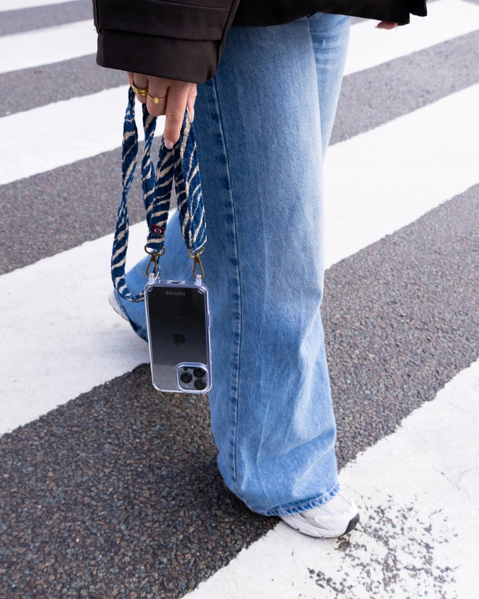 iPhone 16 Plus - Telefoonhoes met Beachy Blue koord