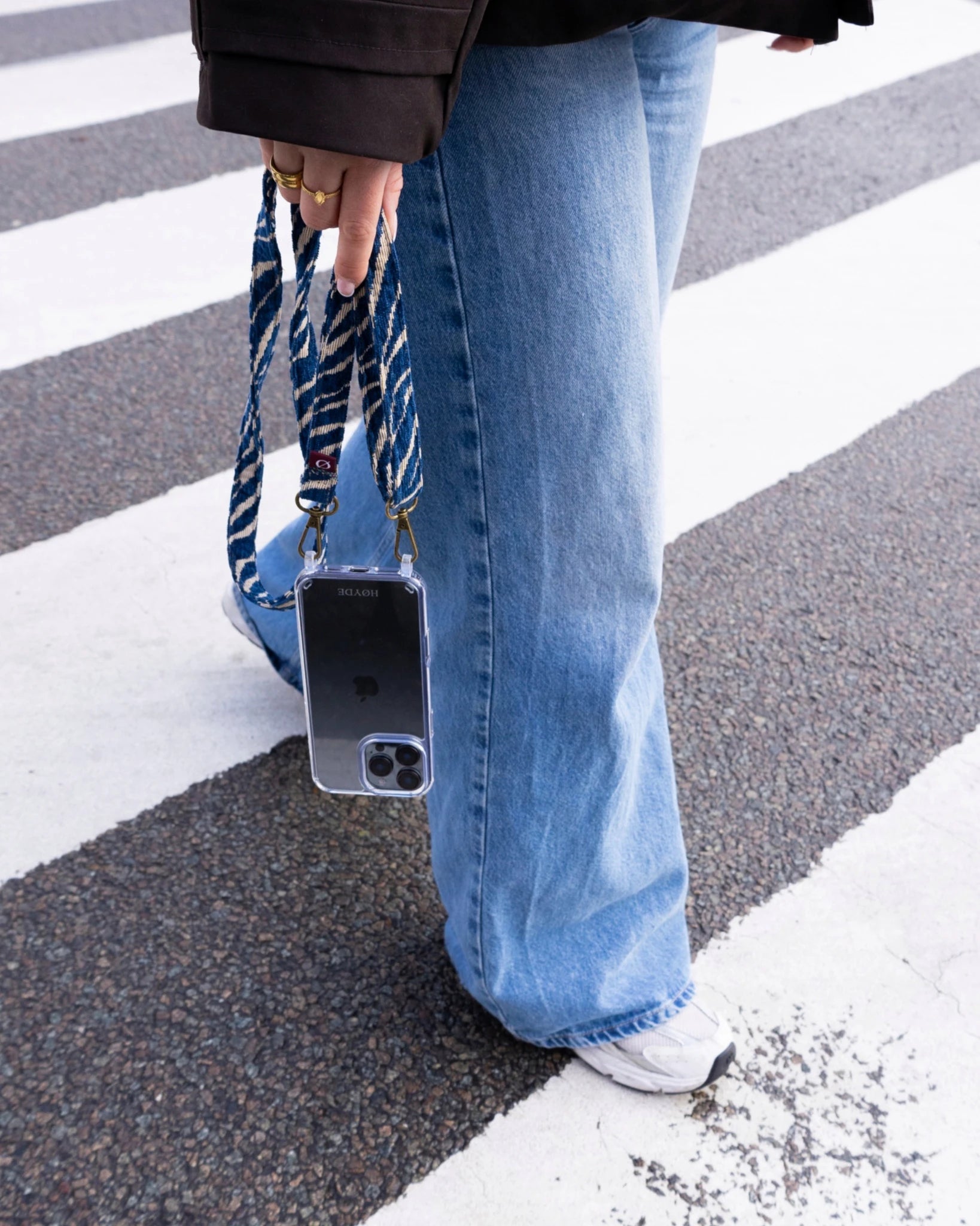 iPhone 16 Pro Max - Telefoonhoes met Beachy Blue koord